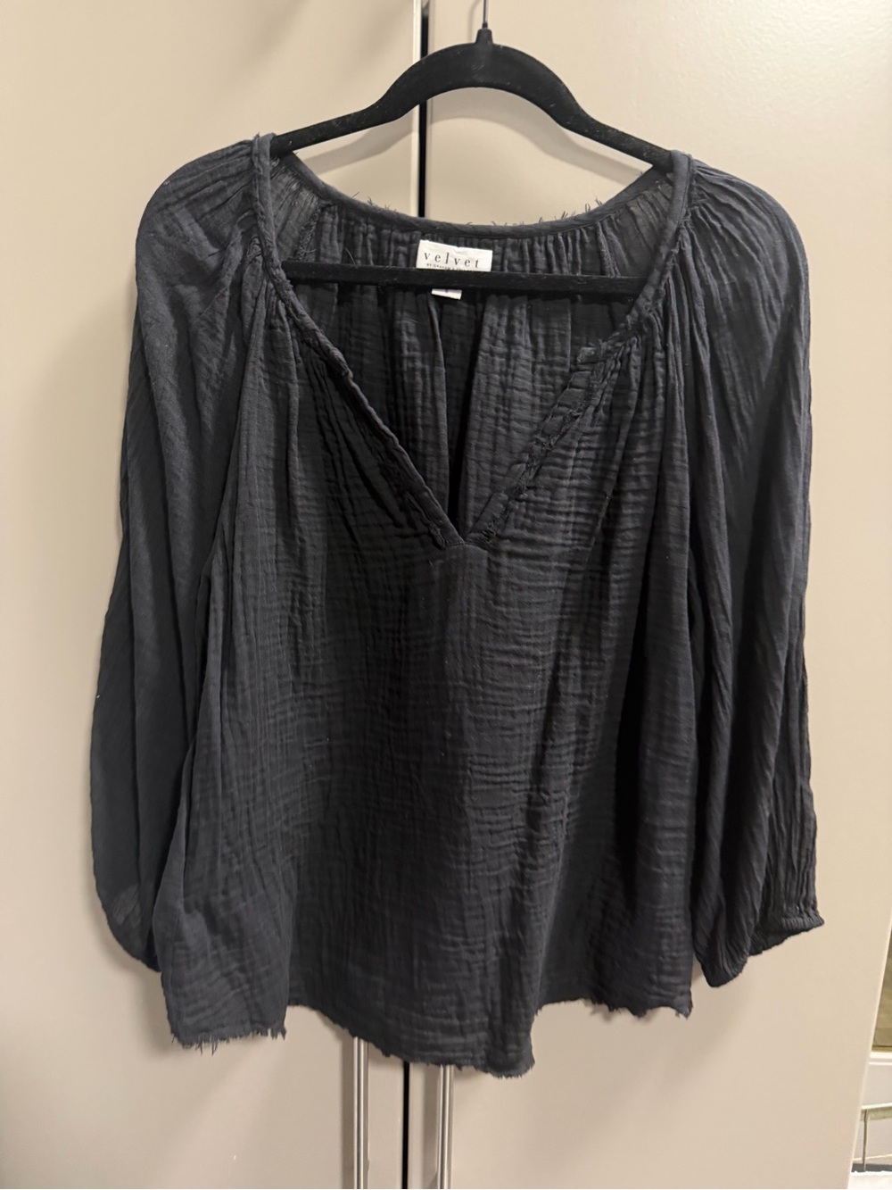 Velvet by Graham & Spencer Black Gauzy V-Neck Peasant Top! Women’s Small!